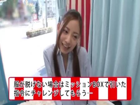 野球拳が盛り上がってSEXしちゃう美人OL