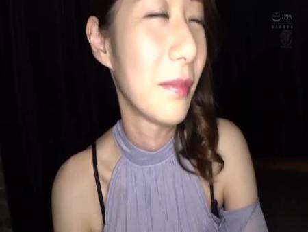 チンポ好き人妻が年下夫に内緒でAVデビュー