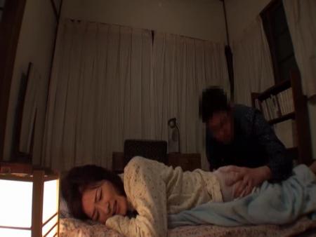 甥っ子が小さい頃から優しくしてくれた叔母を夜這い