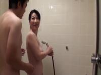 【五十路】オナニーで絶頂してる熟女母親に、欲情して母子相姦しちゃう息子