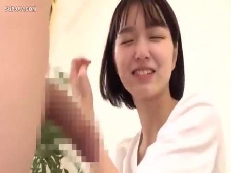 美少女がヌルッと挿入され子宮の奥まで届くデカチンで撃ちん