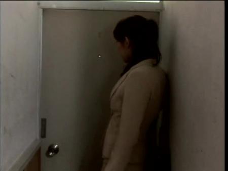 美乳な素人お姉さんと野外で露出セックス