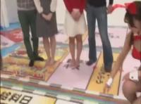 すごろくの目に書かれたスケベな指令！美人ママのオマ●コに生挿入して孕ませる息子