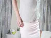 夫がいるすぐ近くで息子の肉棒を生ハメされ何度もイカされる五十路熟母