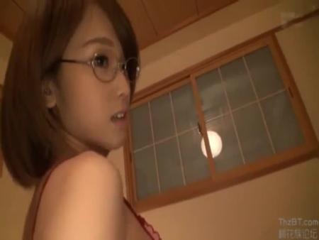 自分の膣と子宮を使って妊娠させるSEXを指導するド変態美女医
