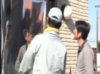すぐそばに夫がいるのに…工事業者に犯され奥まで突かれてイキ続ける美人妻