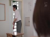 周囲の男達の玩具にされる巨乳マネージャー iQoo