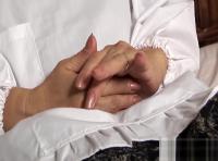 黒髪スレンダー熟女の自ら誘う淫らな和室SEX！激しく腰を振り狂うようにイキまくる iQoo