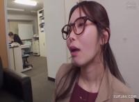 オフィスで男を弄ぶ美巨乳OL、濃厚なキスから騎乗位での激しい性交
