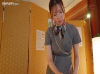 制服の清純な外見とは裏腹に、濃厚なセックスに溺れる美乳美女が晒す秘密の顔