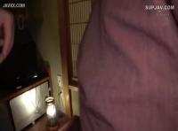 美脚の美女が絡みつく濃厚な手コキで連続絶頂に導く激しいSEX